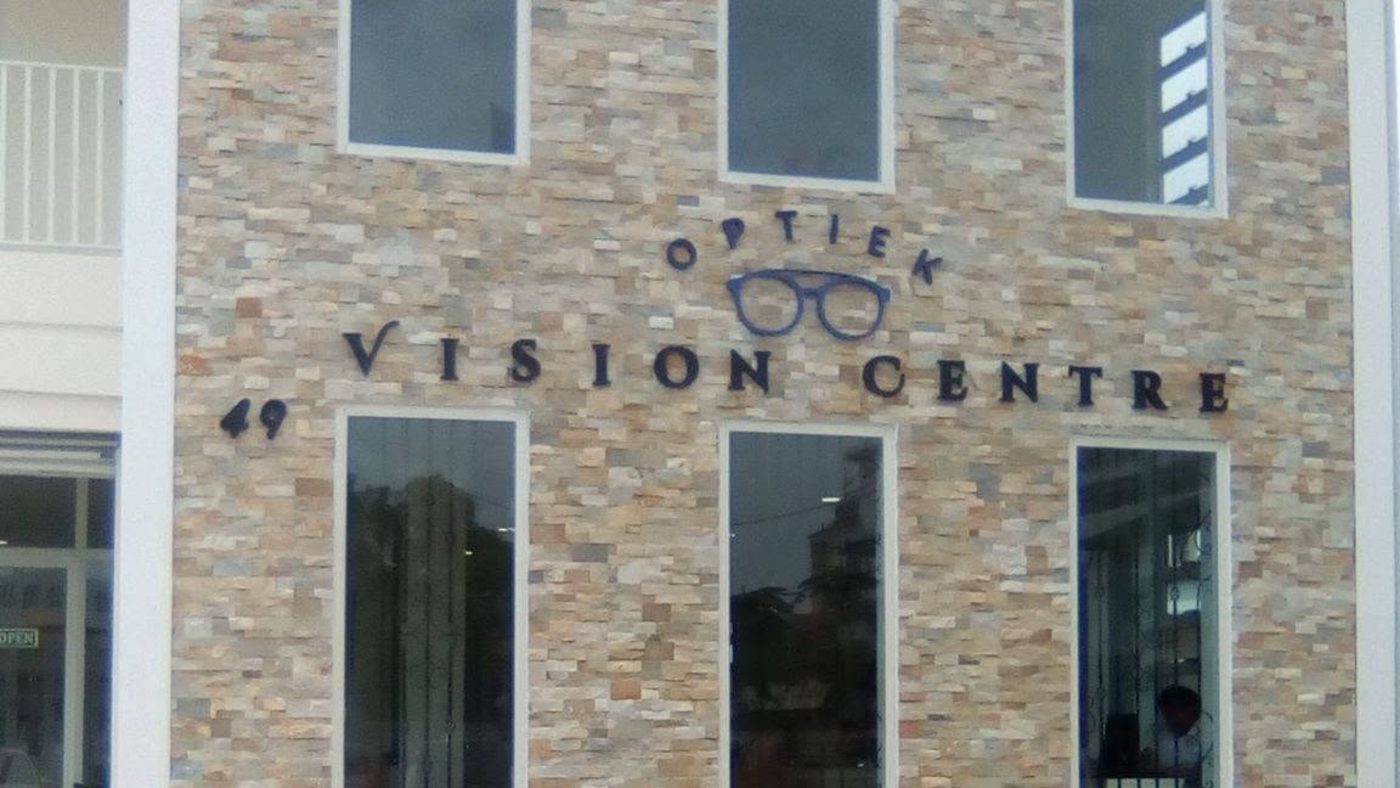 Optiek Vision Centre — hoofdwinkel aan de Burenstraat 49 in Paramaribo